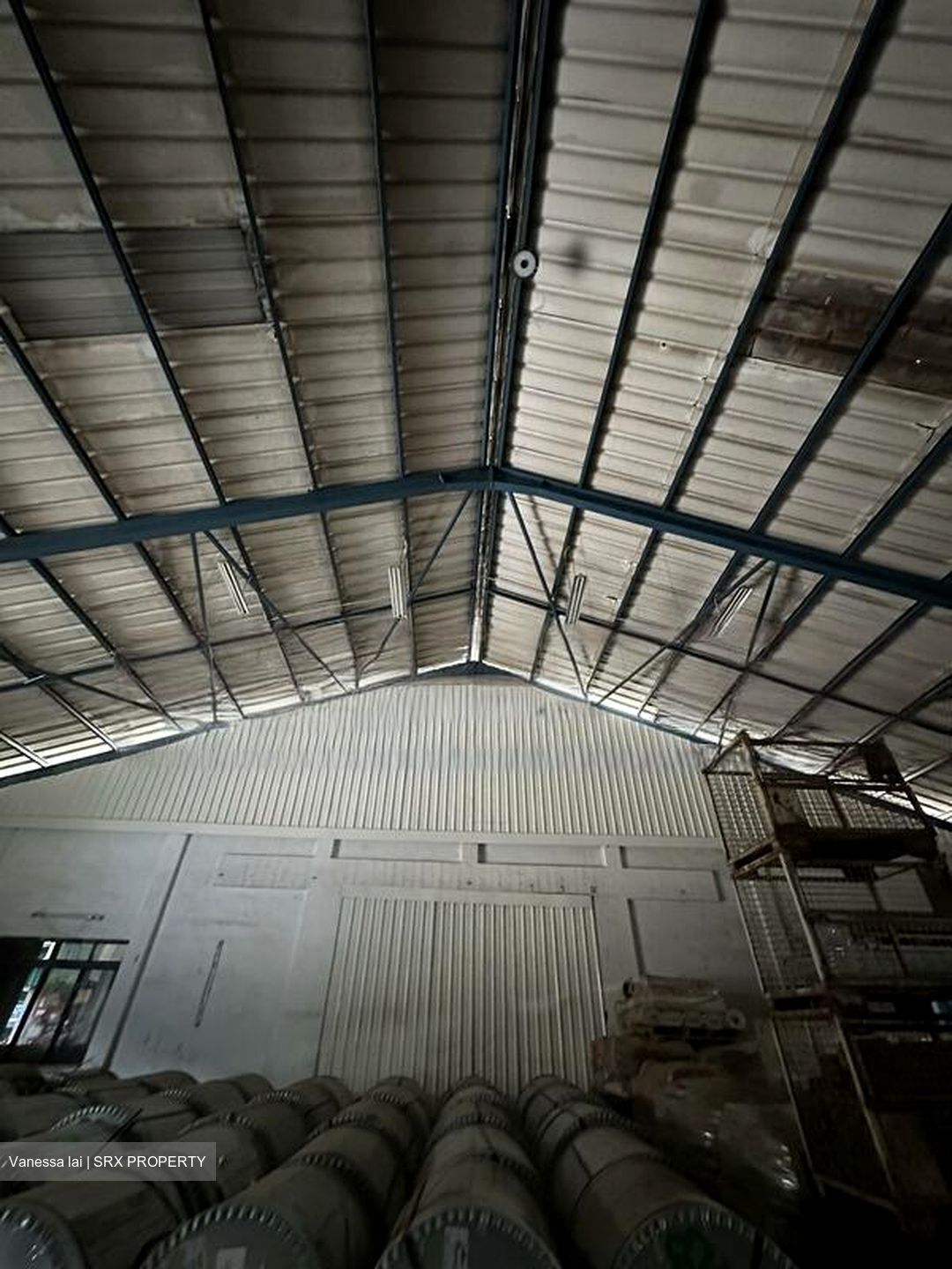 Gul Avenue (D22), Warehouse #460633741